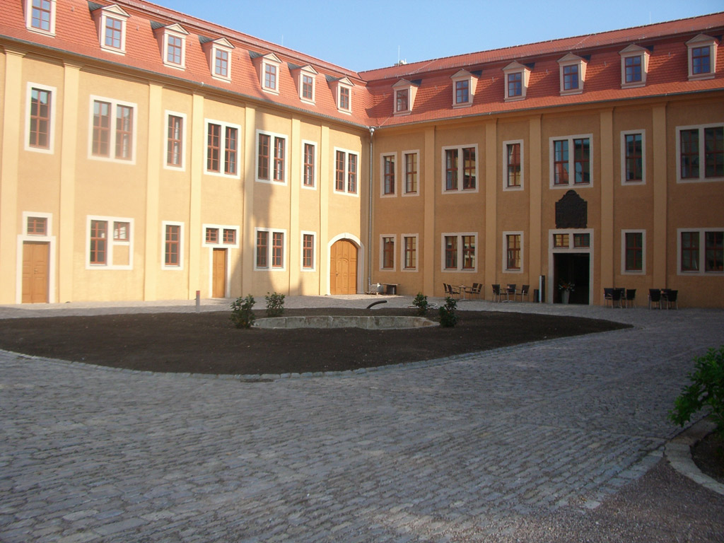 Foto der Außenanlage vom Schloss Ettersburg
